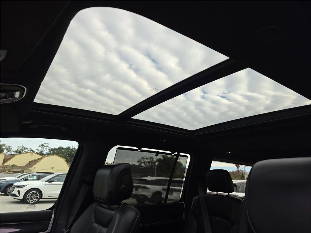 Used 2023 Jeep Wagoneer 4WD w/ Premium Group I image 32