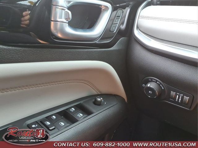 Used 2025 Jeep Compass Limited w/ Elite Group AWD/4WD image 28
