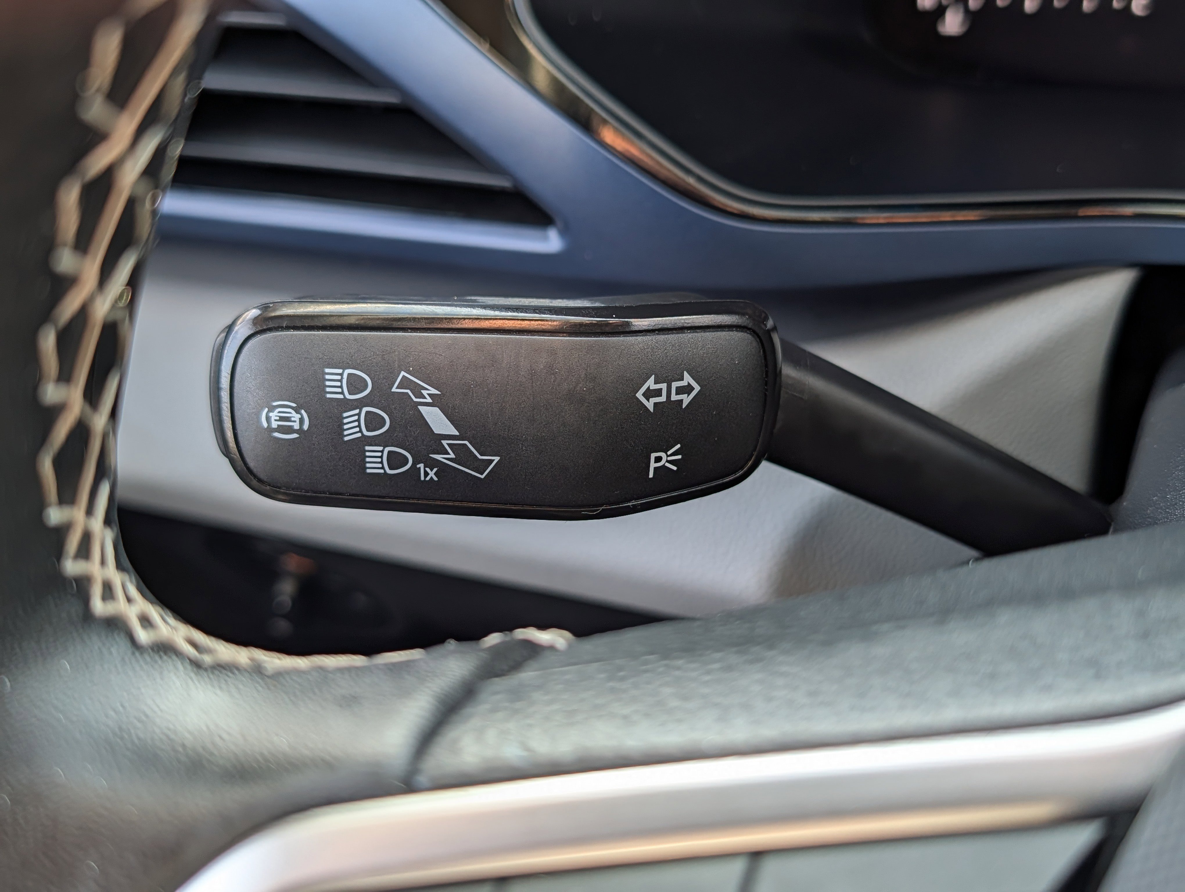 Used 2023 Volkswagen Taos SE w/ Panoramic Sunroof Package image 27