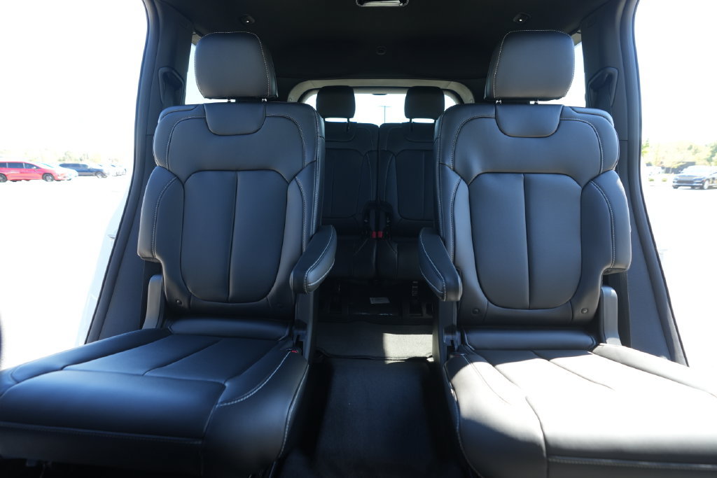 New 2027 Jeep Grand Cherokee L Limited w/ Limited Altitude Package AWD/4WD image 39