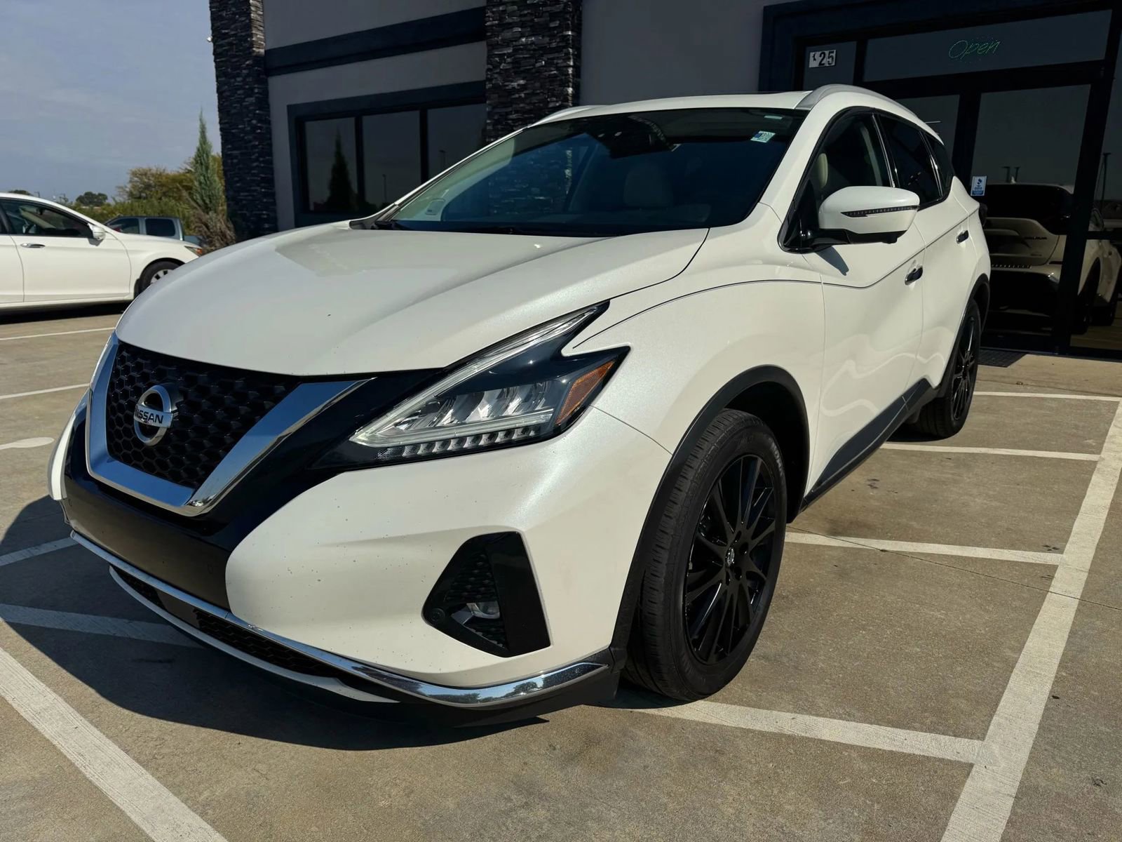 Used 2020 Nissan Murano Platinum image 2