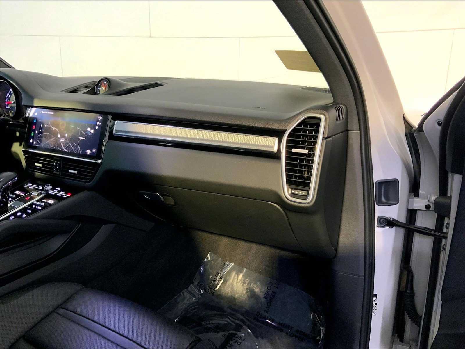 Certified 2023 Porsche Cayenne Platinum Edition AWD/4WD image 22