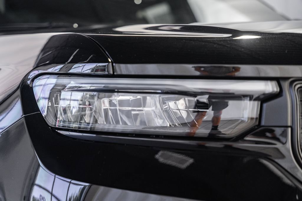 New 2025 Jeep Grand Cherokee Altitude image 12