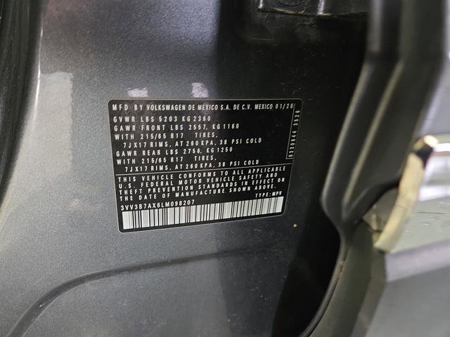 Used 2020 Volkswagen Tiguan SE w/ Panoramic Sunroof Package image 42