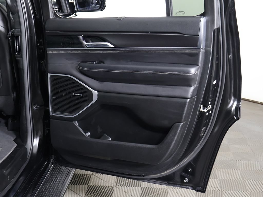 Used 2023 Jeep Wagoneer 4WD w/ Premium Group I image 32