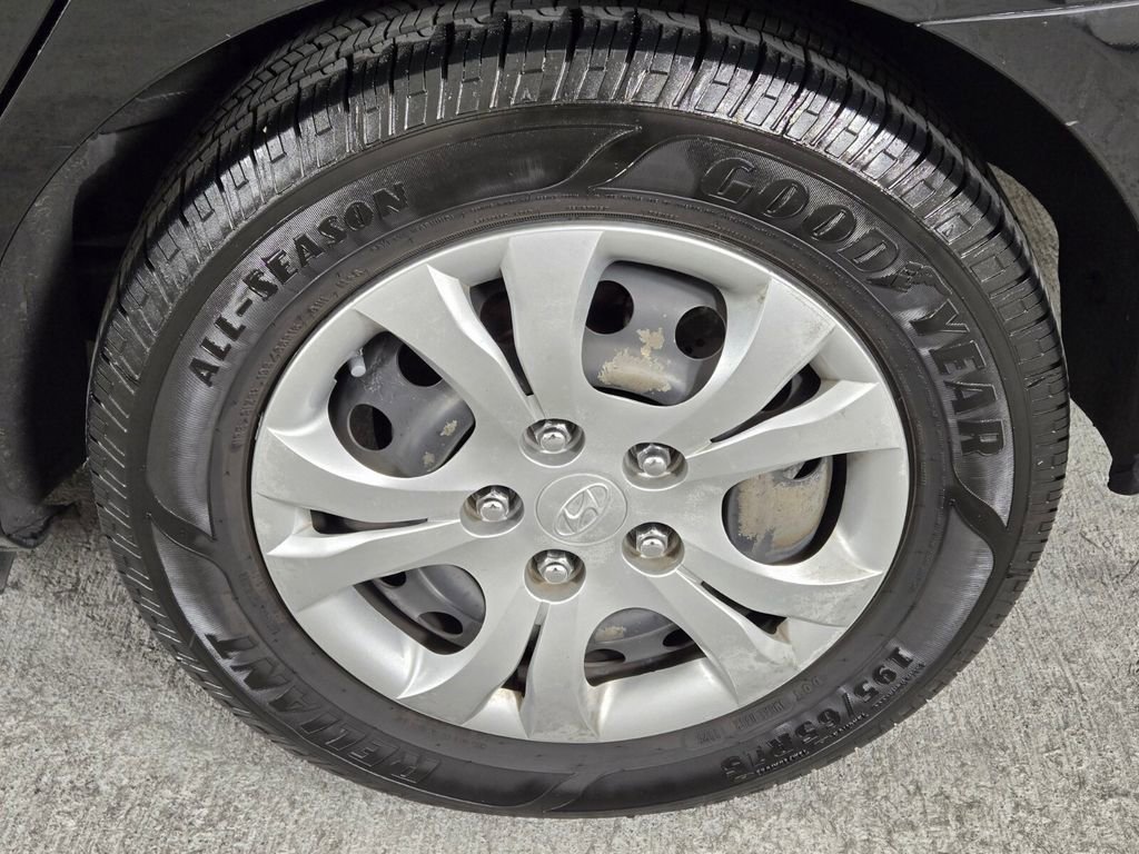 Used 2010 Hyundai Elantra GLS w/ Sunroof Pkg 3 image 13