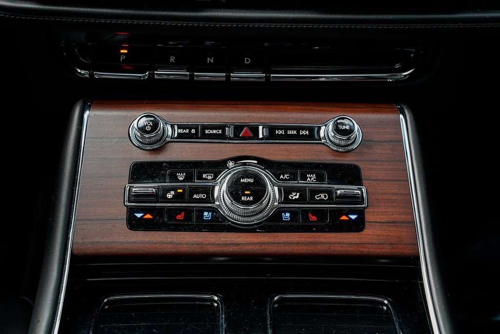 Used 2023 Lincoln Aviator Reserve w/ Equipment Group 201A image 13