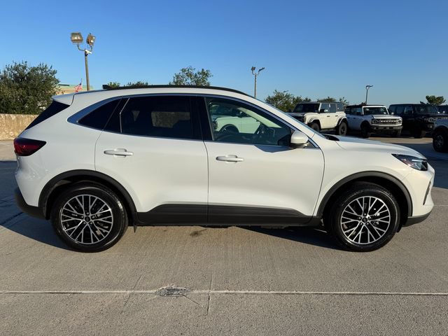 Used 2025 Ford Escape SE w/ PHEV Premium Package FWD image 4