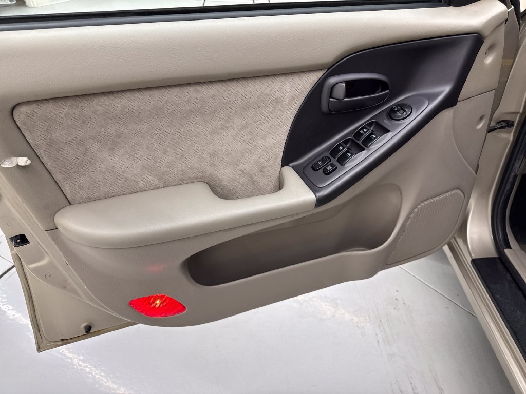 Used 2005 Hyundai Elantra Sedan FWD image 11