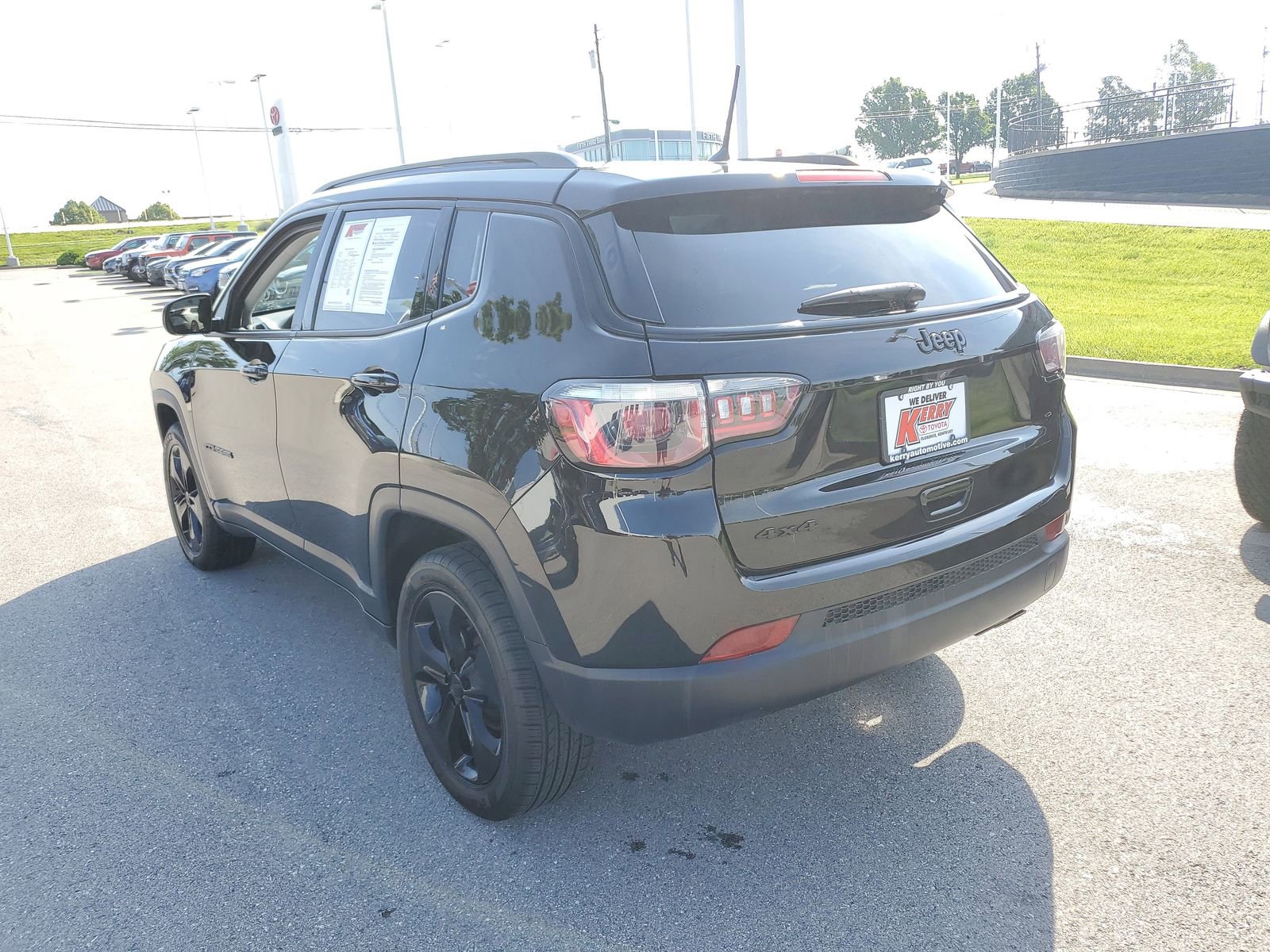 Used 2018 Jeep Compass Latitude AWD/4WD image 3