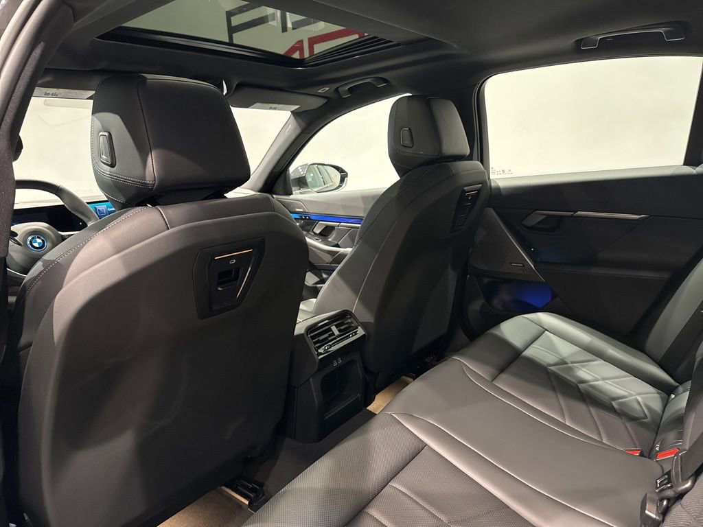 Used 2025 BMW i5 xDrive40 w/ Premium Package AWD/4WD image 40