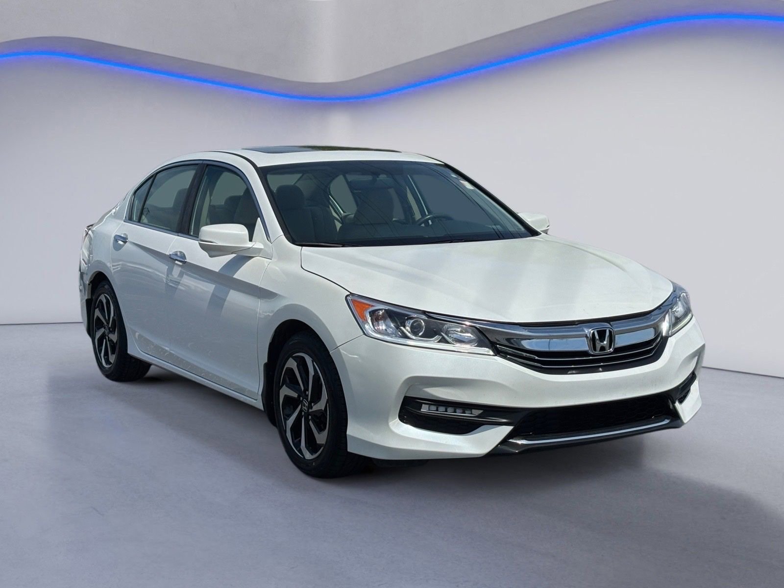 Used 2017 Honda Accord EX image 2