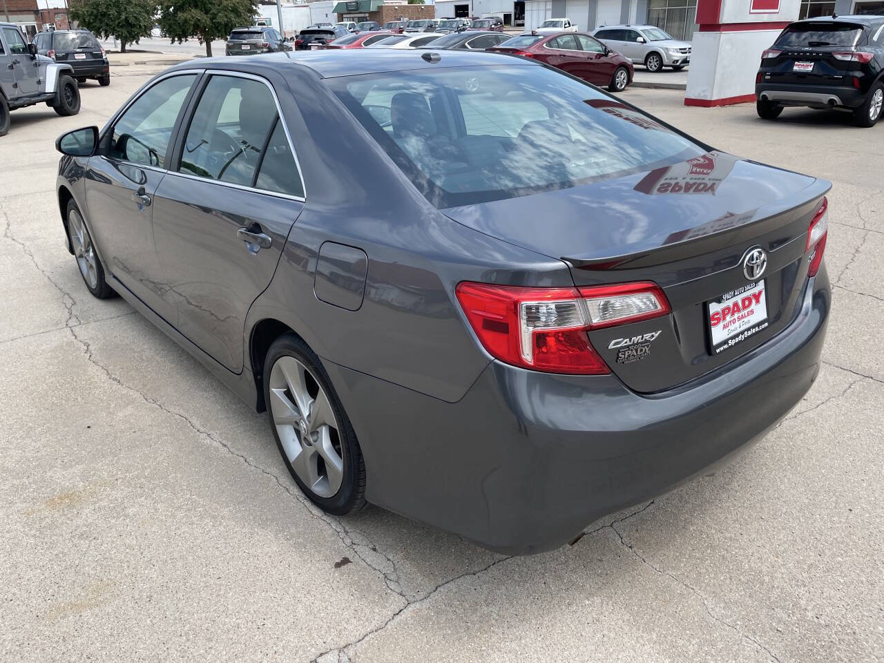 Used 2014 Toyota Camry SE w/ Leather Package FWD image 6