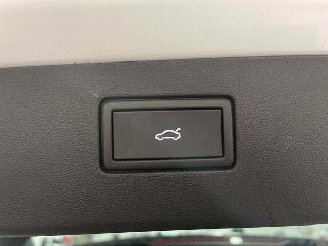 Certified 2026 Volkswagen Tiguan SE R-Line FWD image 9