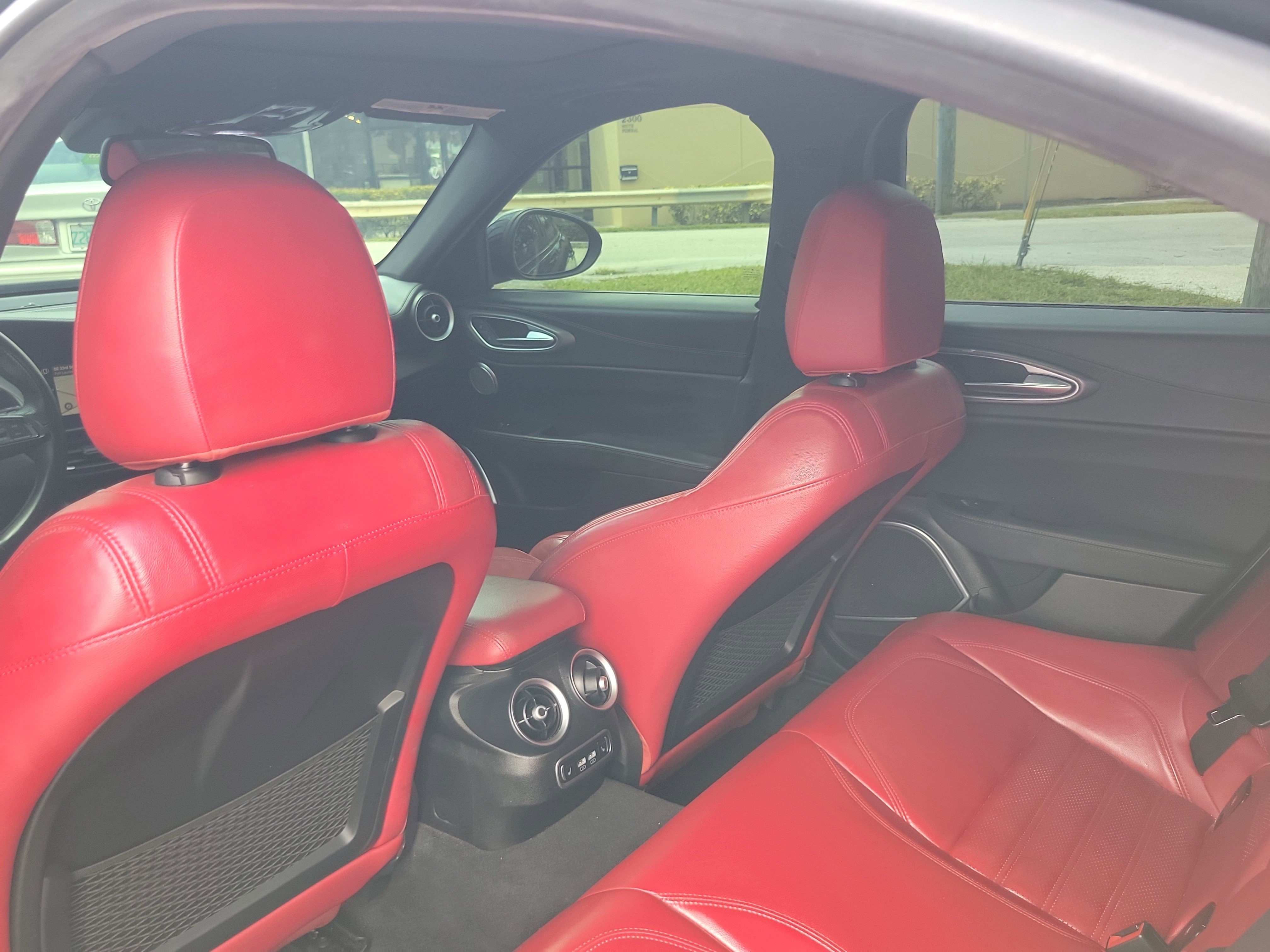 Used 2022 Alfa Romeo Giulia Veloce RWD image 12