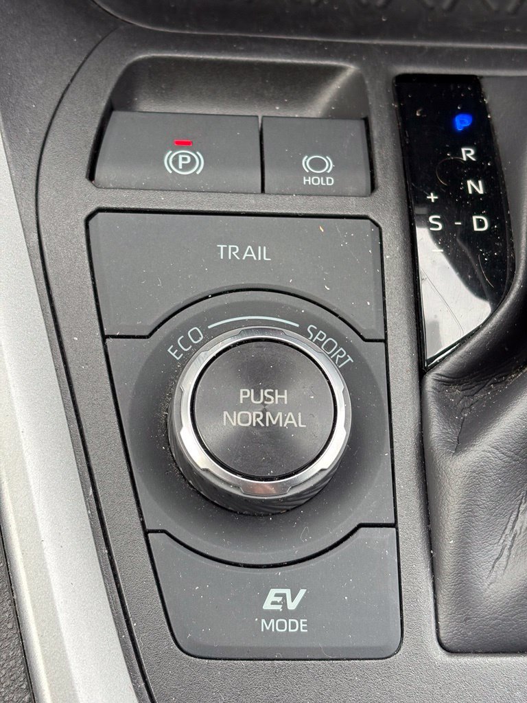 Used 2024 Toyota RAV4 LE AWD/4WD image 23