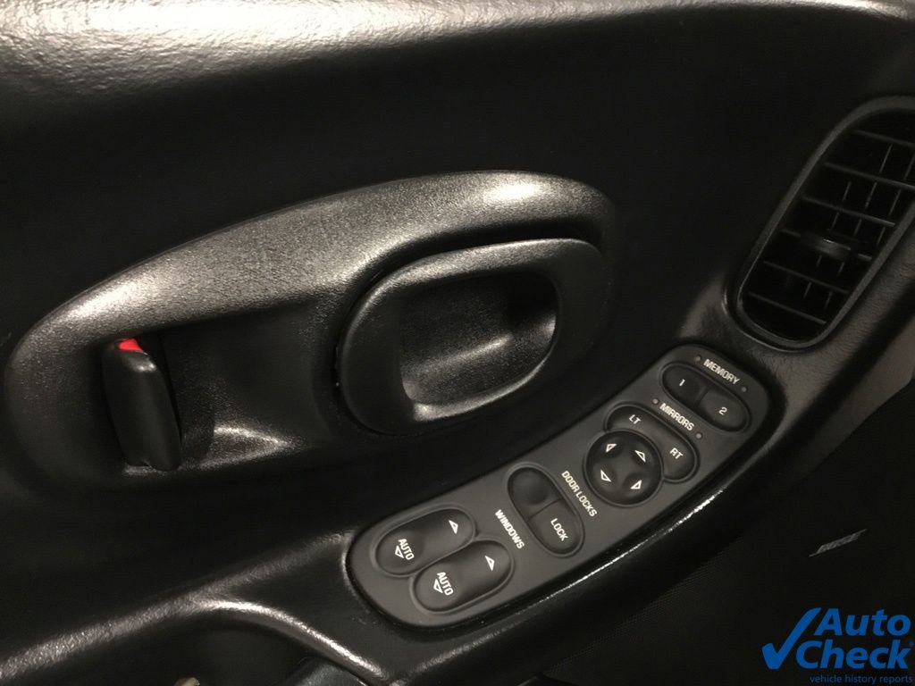 Used 2002 Chevrolet Corvette Coupe w/ Preferred Equipment Group2 RWD image 16