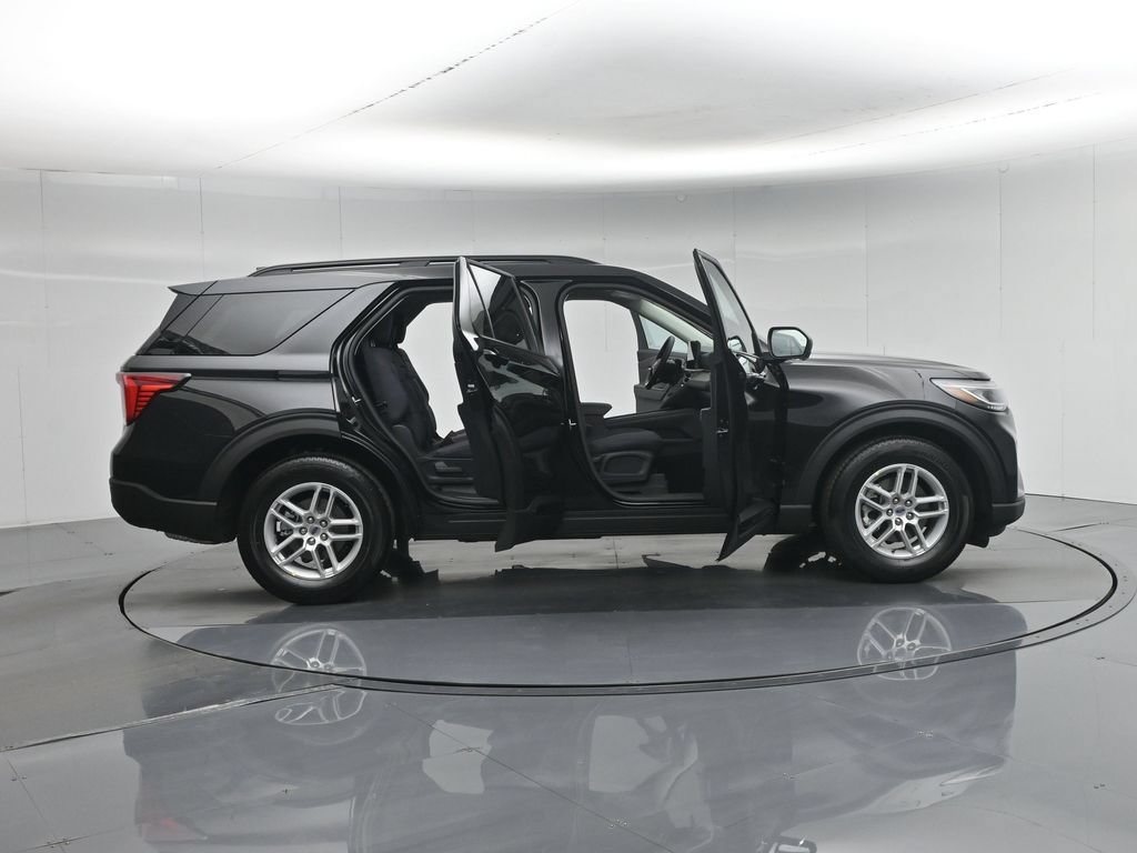 New 2026 Ford Explorer Active RWD image 4