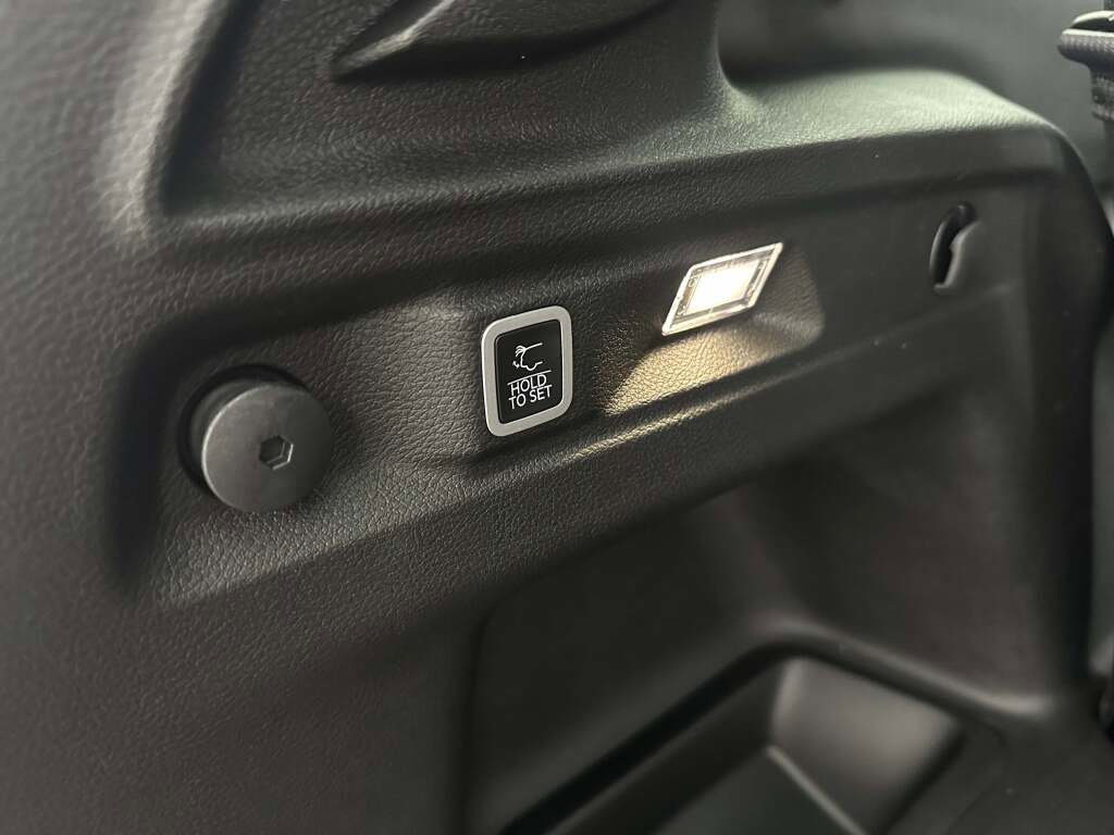 New 2025 Jeep Grand Cherokee L Laredo image 32