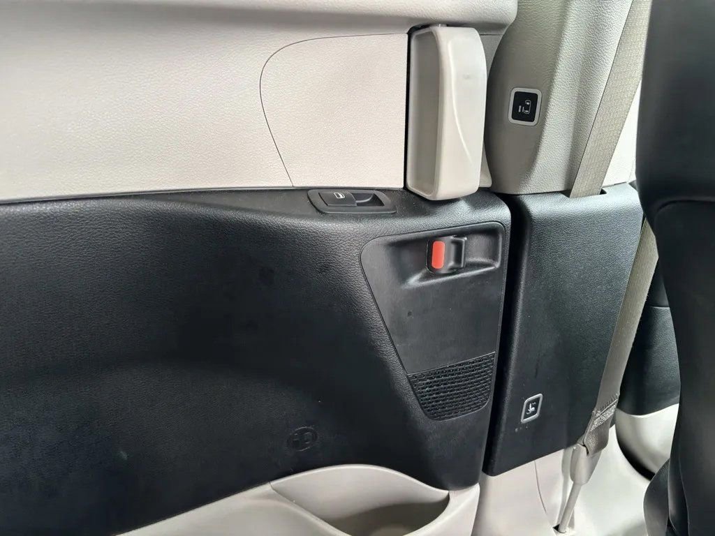Used 2024 Chrysler Pacifica Touring-L image 28