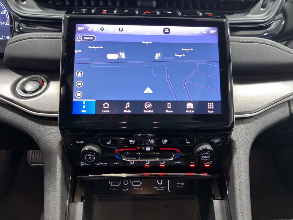 Used 2023 Jeep Grand Cherokee L Limited w/ Luxury Tech Group II image 32