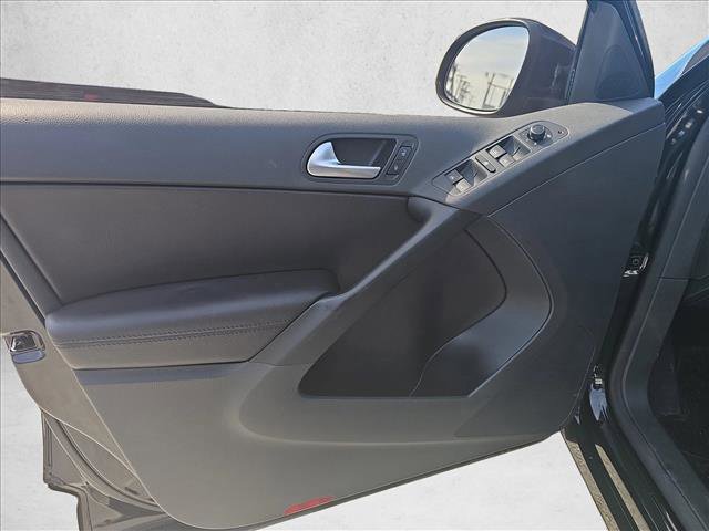 Used 2017 Volkswagen Tiguan S image 11