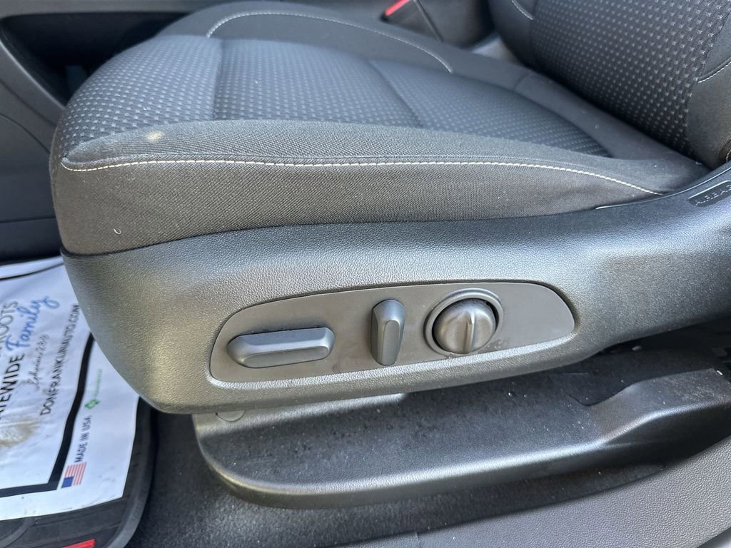 Used 2023 GMC Acadia SLE w/ Driver Convenience Package FWD image 12