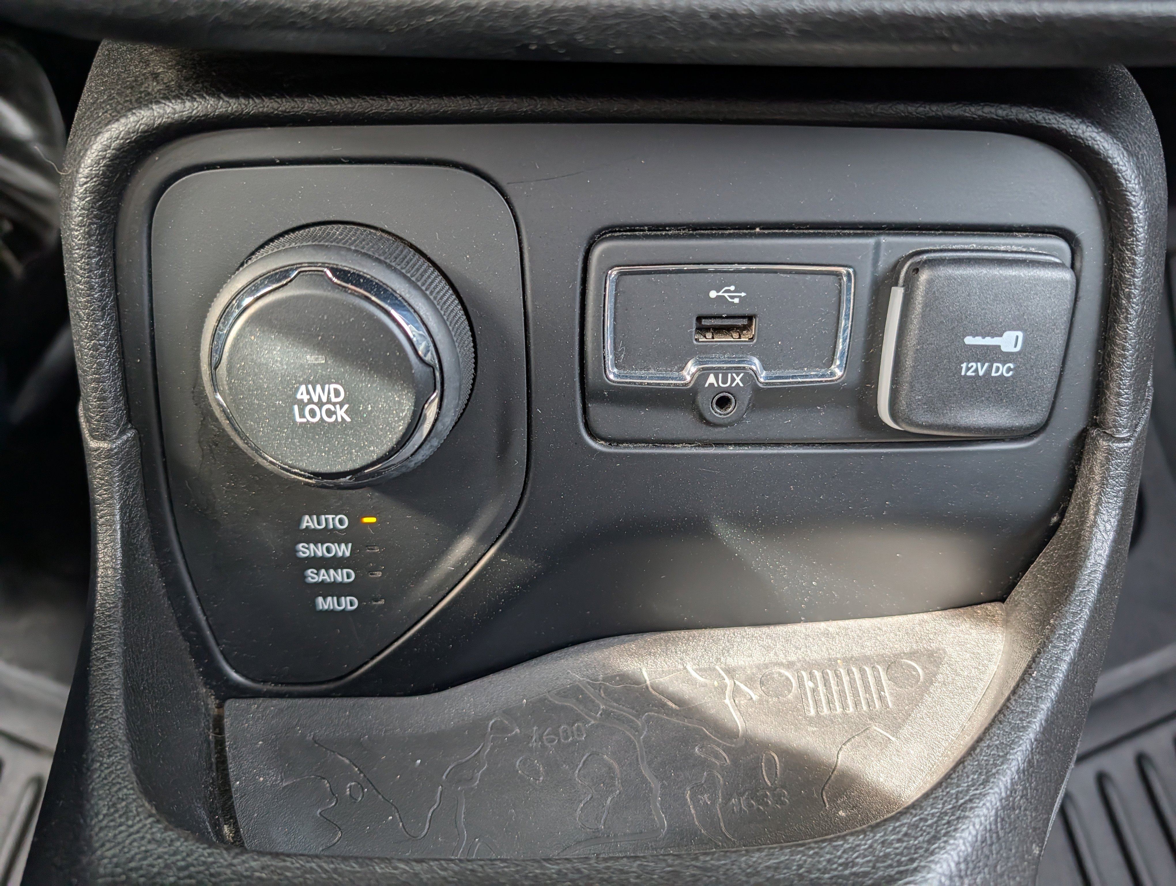 Used 2017 Jeep Renegade Altitude AWD/4WD image 16