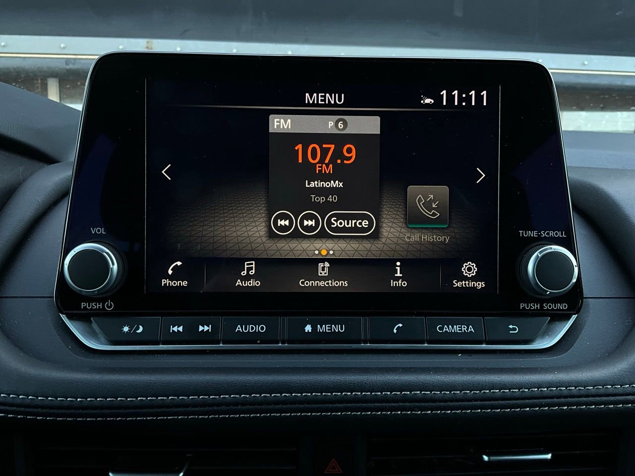 Used 2025 Nissan Rogue SV image 29