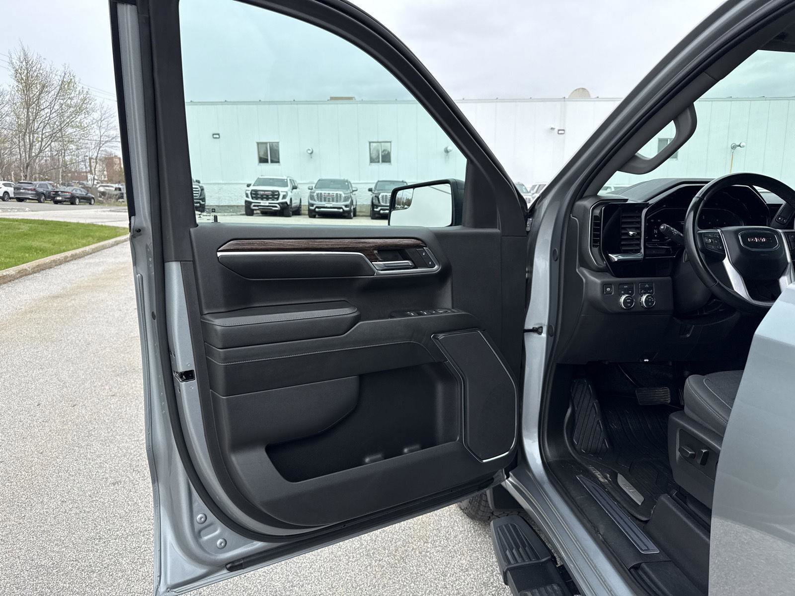Used 2024 GMC Sierra 1500 Elevation AWD/4WD image 11