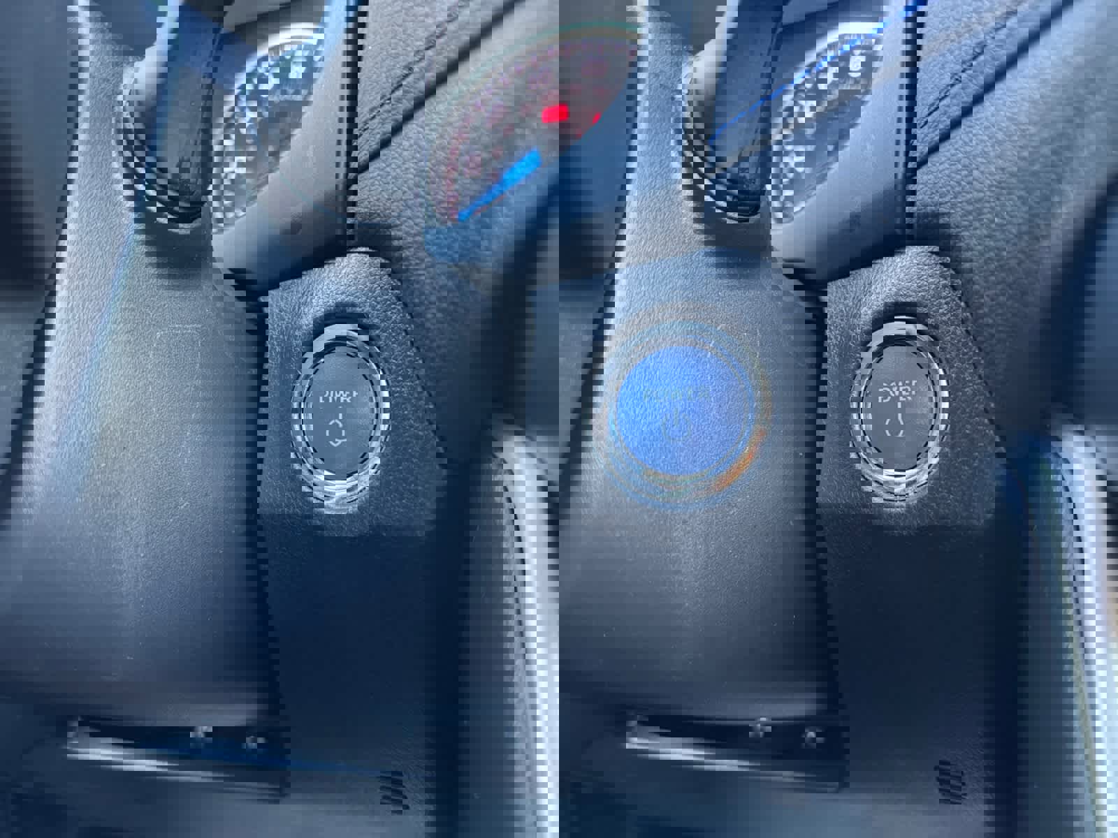 Used 2022 Toyota RAV4 SE image 7