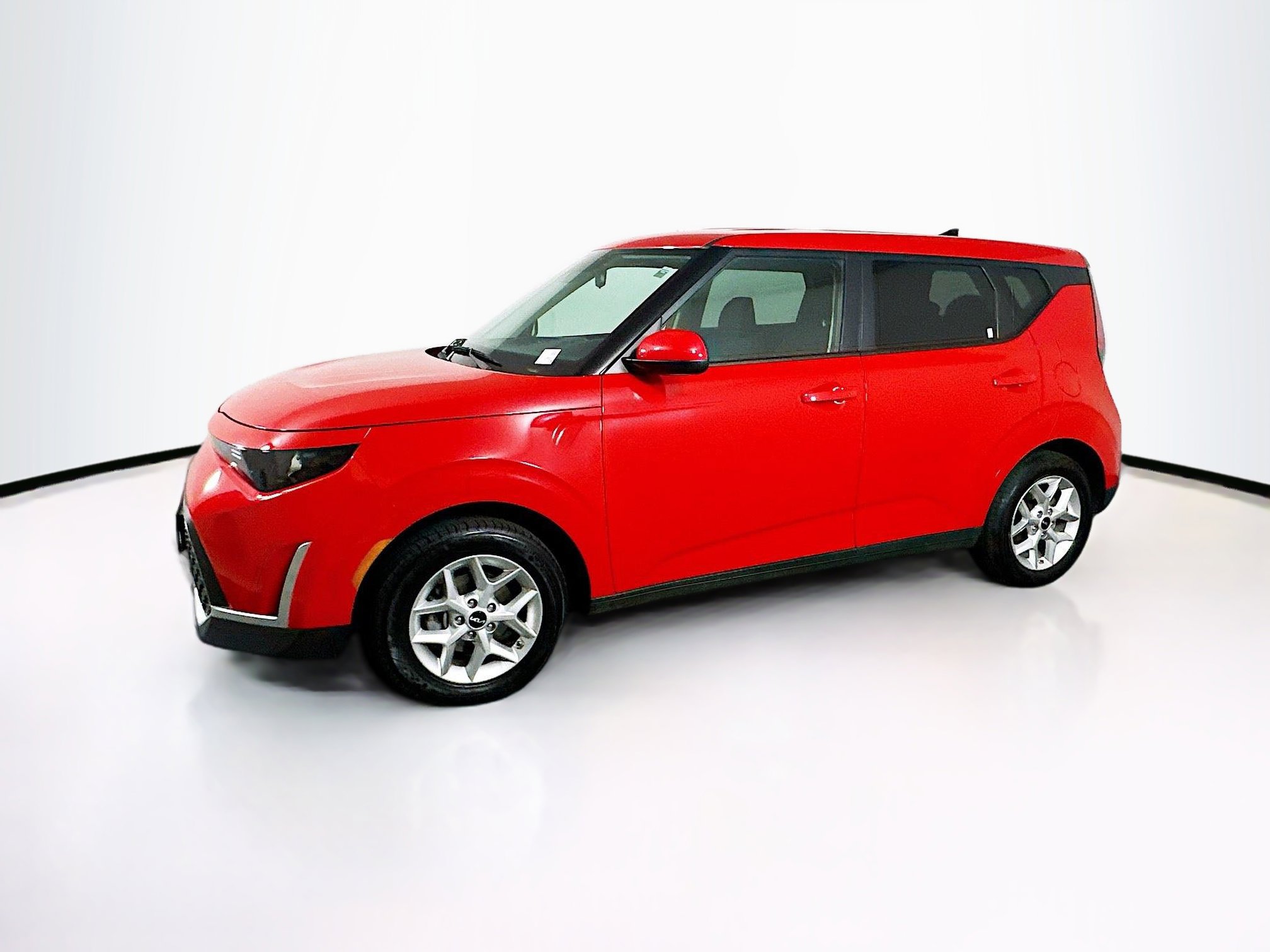 Used 2025 Kia Soul LX w/ LX Technology Package image 4