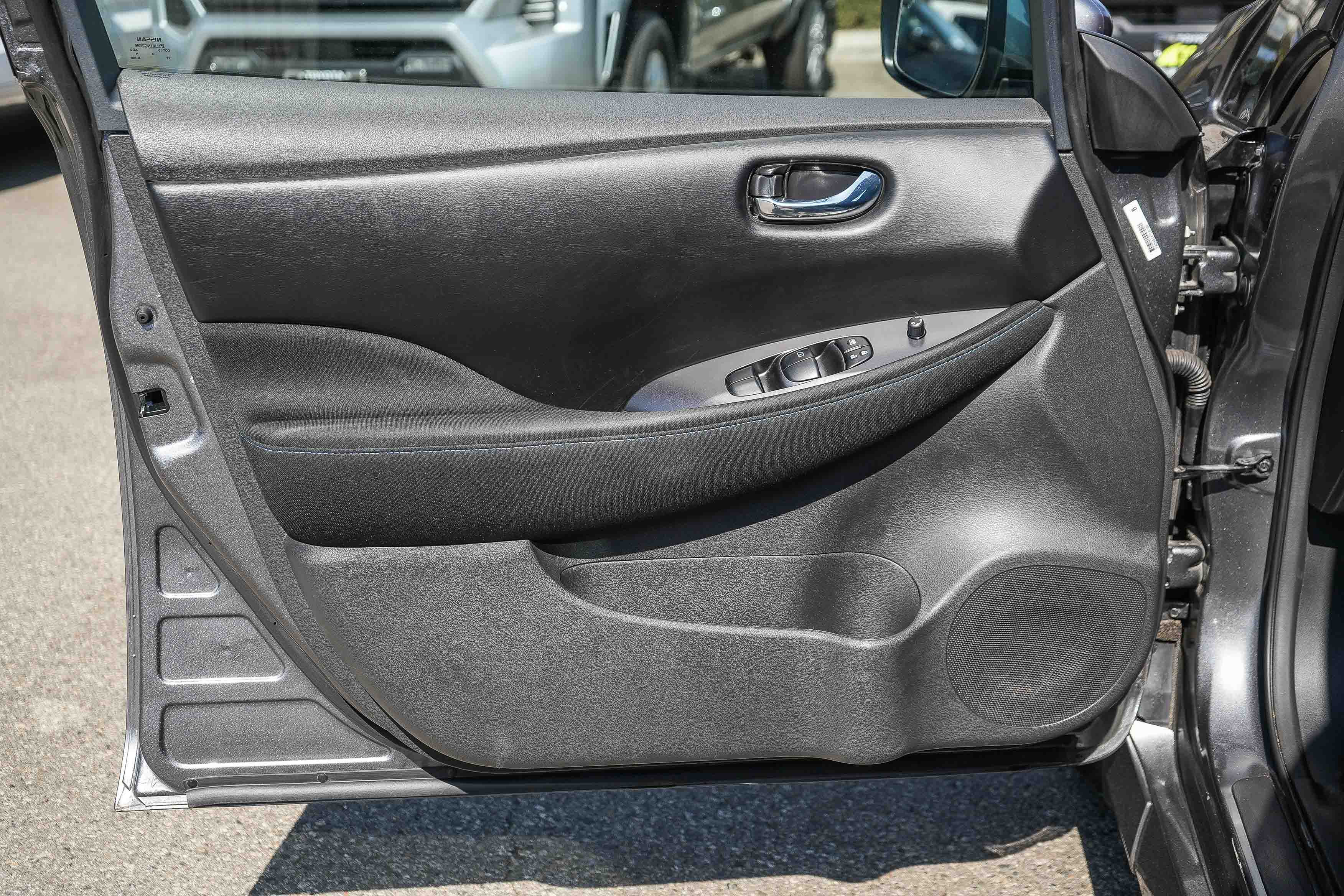 Used 2025 Nissan Leaf S FWD image 21