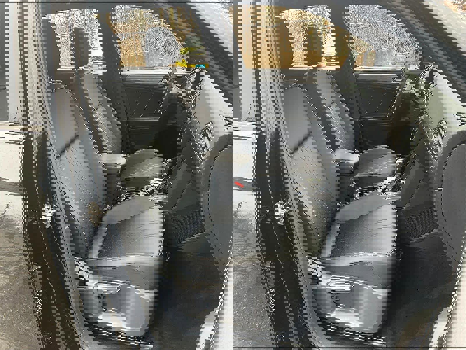 Certified 2023 Volkswagen Tiguan SE R-Line image 11