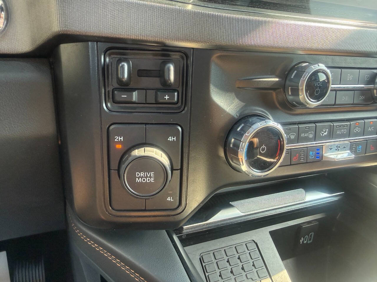 Used 2024 Ford F450 Platinum AWD/4WD image 23