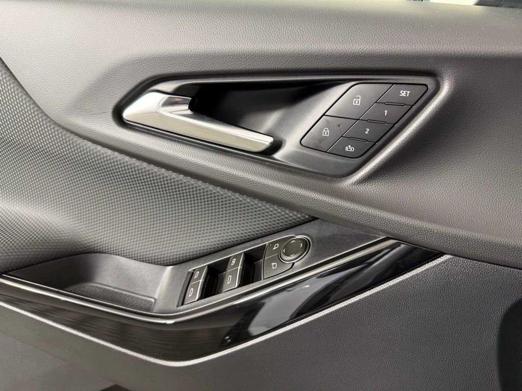 New 2026 Chevrolet Equinox RS w/ Convenience Package III image 19