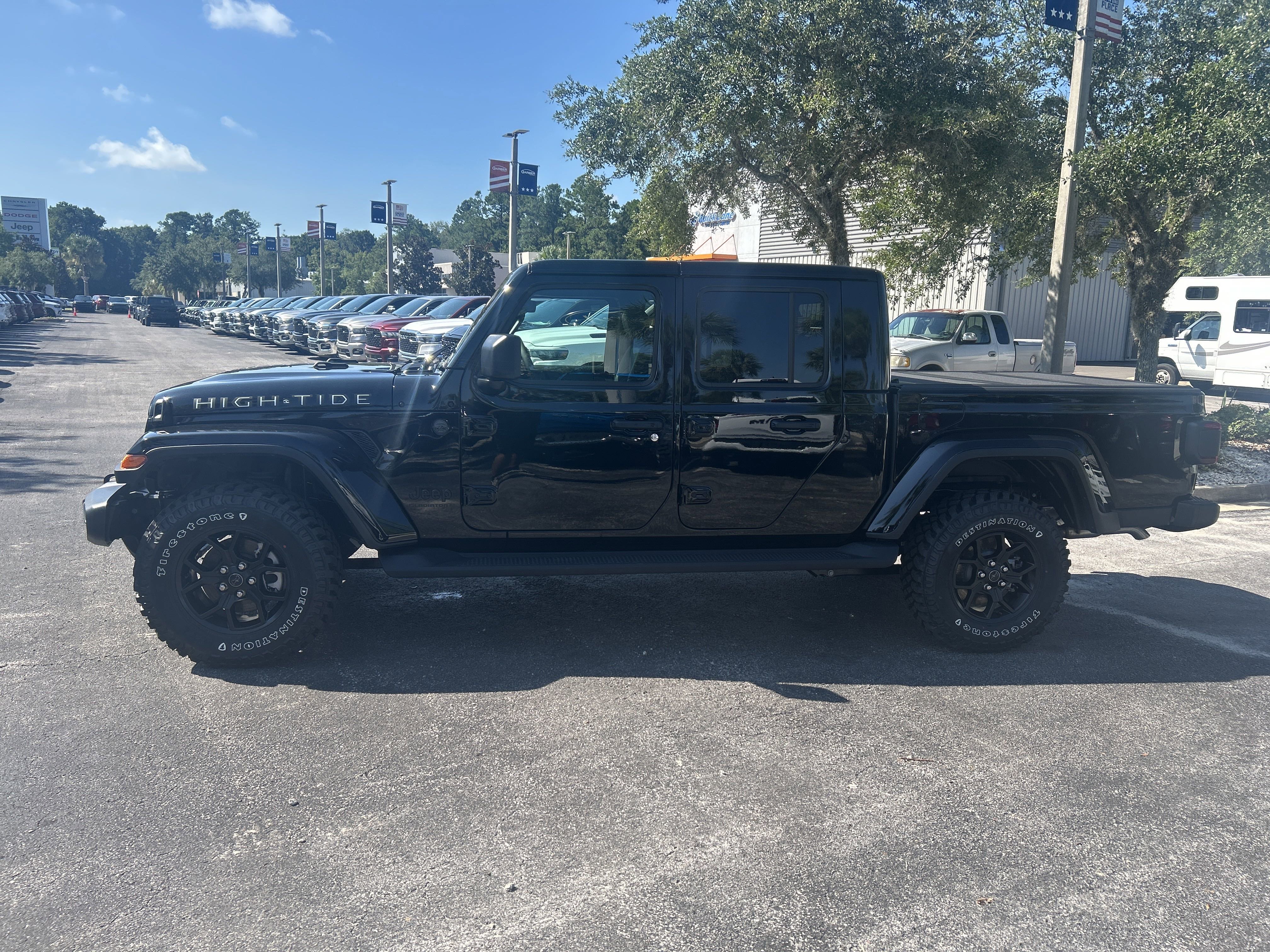 New 2025 Jeep Gladiator Sport image 4