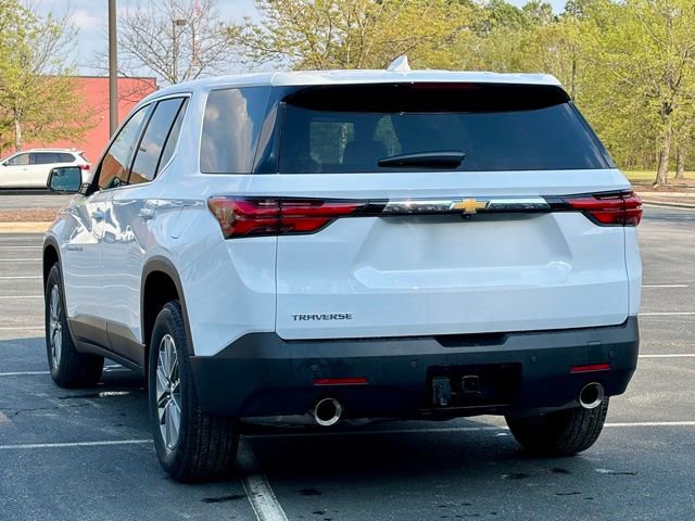 Used 2023 Chevrolet Traverse LS image 5