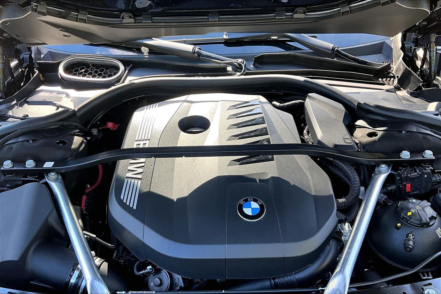 Used 2025 BMW 740i w/ Premium Package RWD image 33
