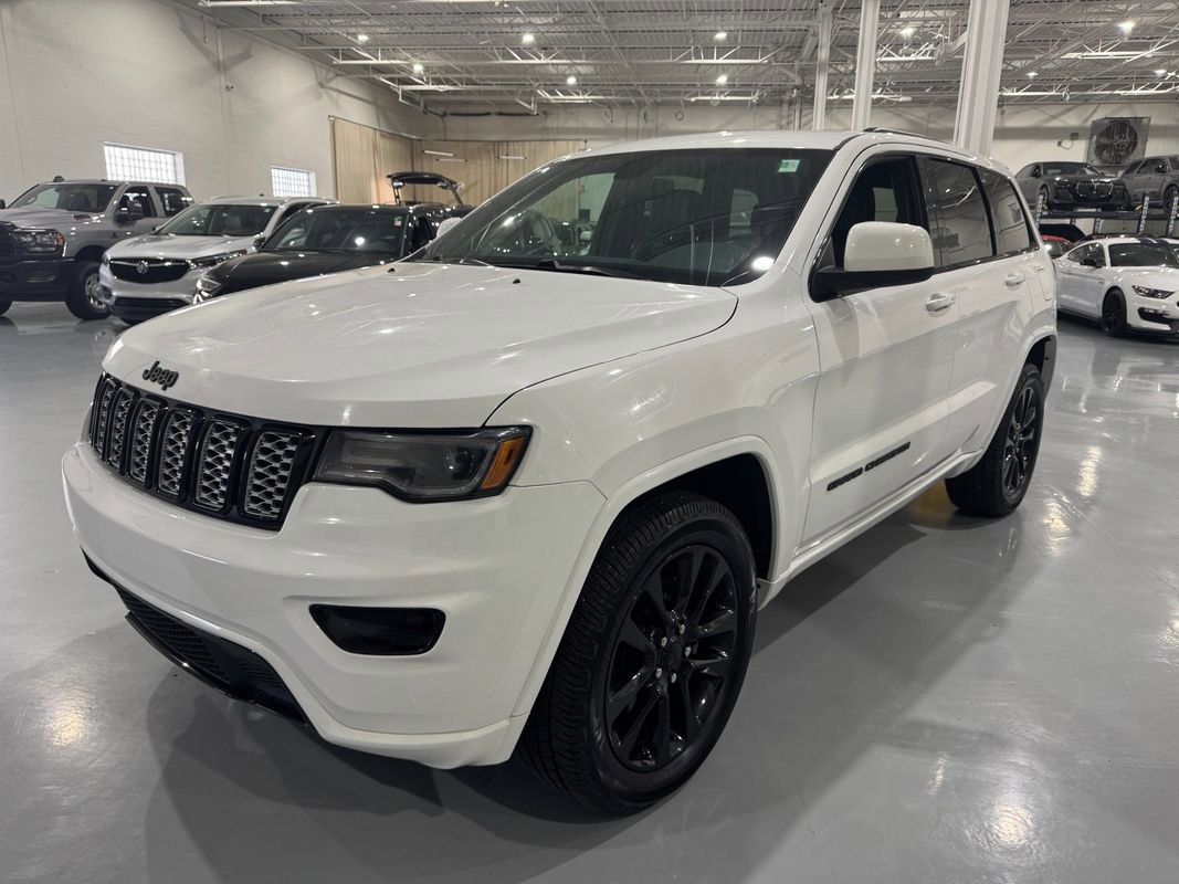 Used 2020 Jeep Grand Cherokee Altitude image 3