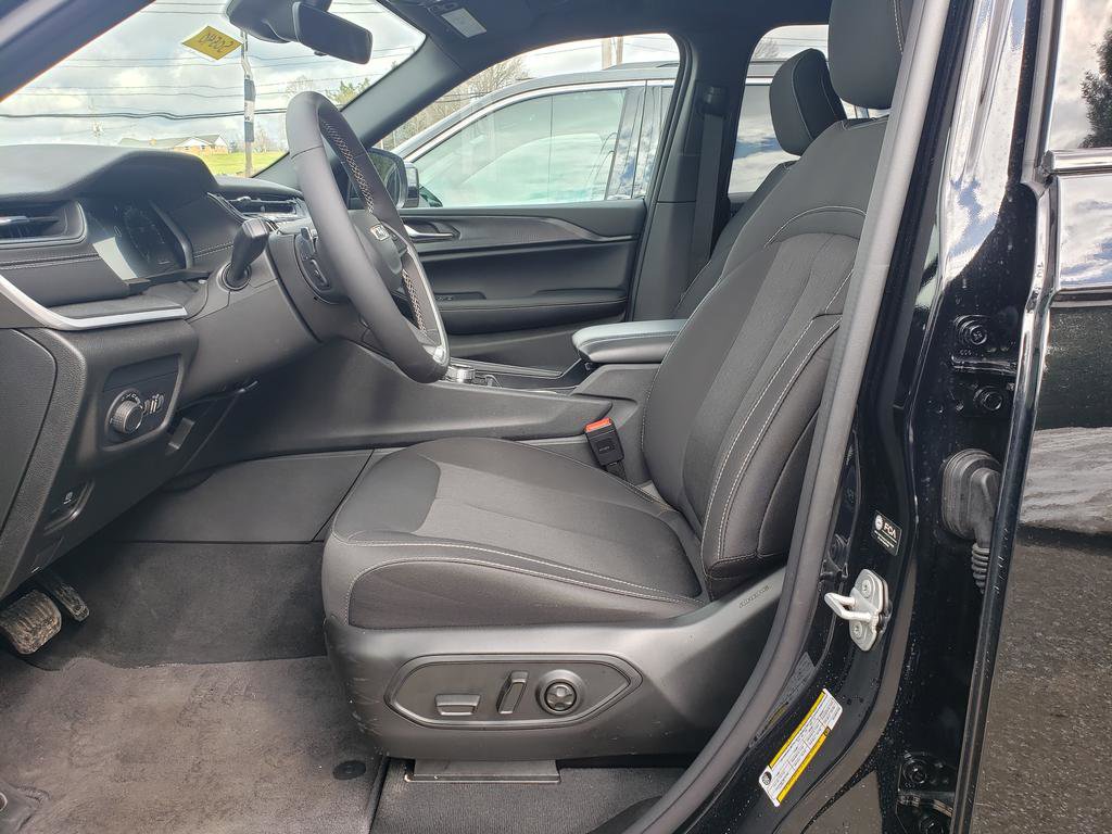 New 2025 Jeep Grand Cherokee Laredo X w/ Luxury Tech Group I image 10