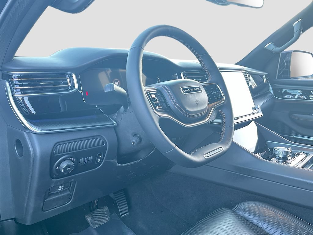 Used 2024 Jeep Grand Wagoneer Series III w/ Rear Seat Video Group 1 AWD/4WD image 9