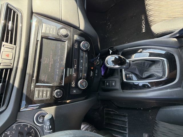 Used 2019 Nissan Rogue SV w/ Premium Package image 4