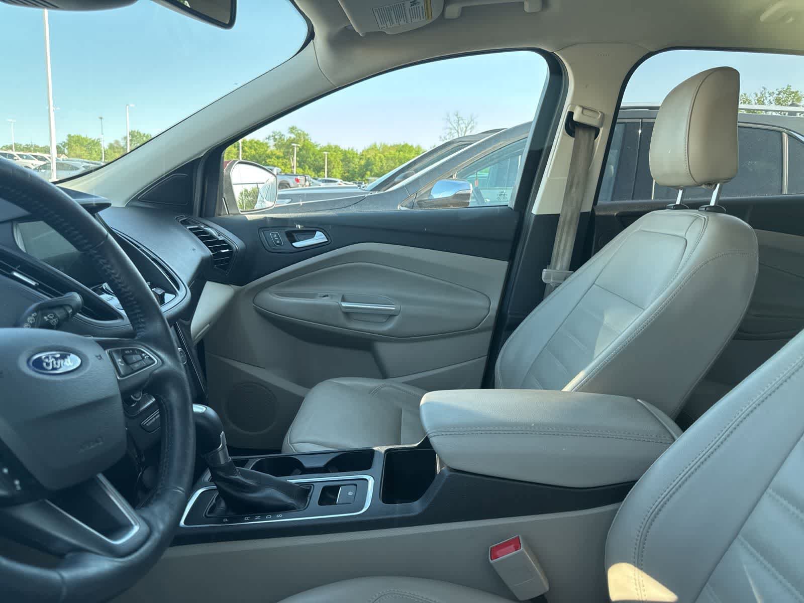 Used 2018 Ford Escape Titanium w/ Ford Safe & Smart Package AWD/4WD image 31