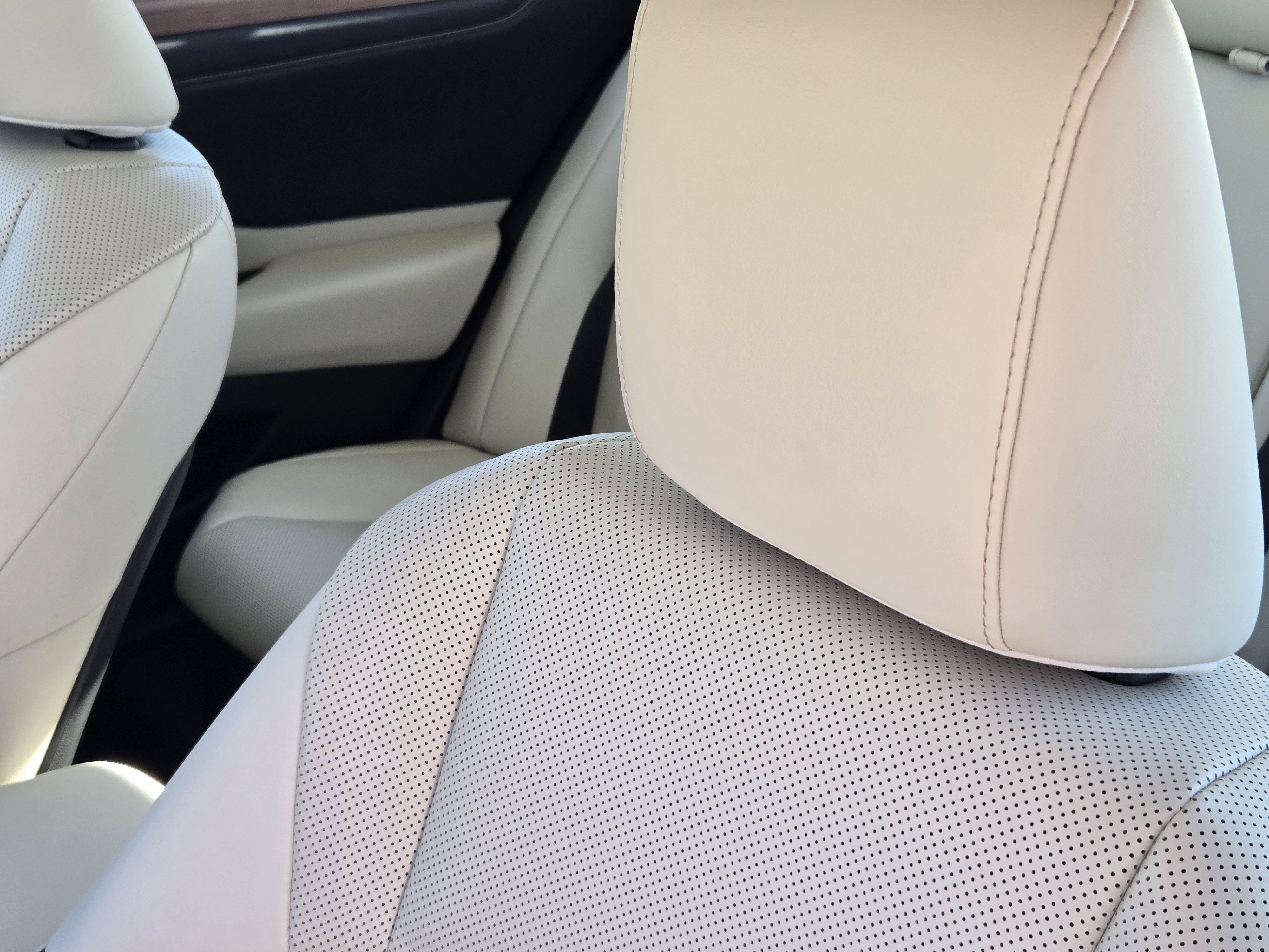 Used 2025 Lexus ES 300h w/ Premium Package image 36