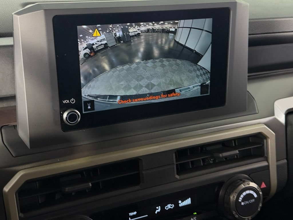 Used 2025 Toyota Tacoma SR5 AWD/4WD image 18