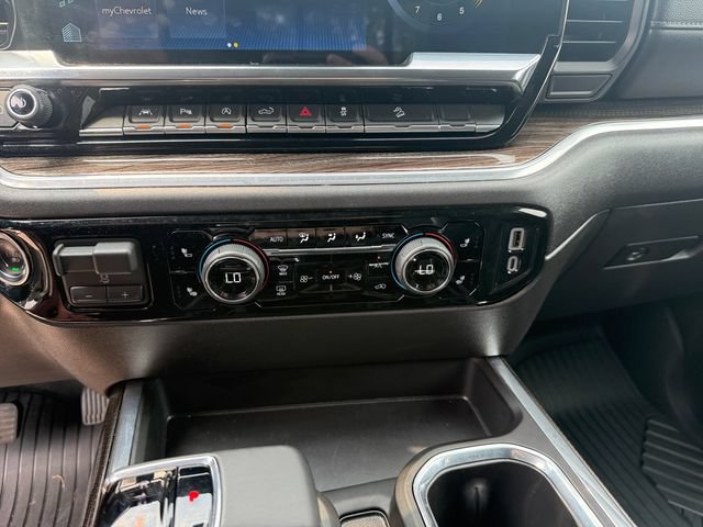 Used 2024 GMC Sierra 1500 AT4 w/ Technology Package AWD/4WD image 30