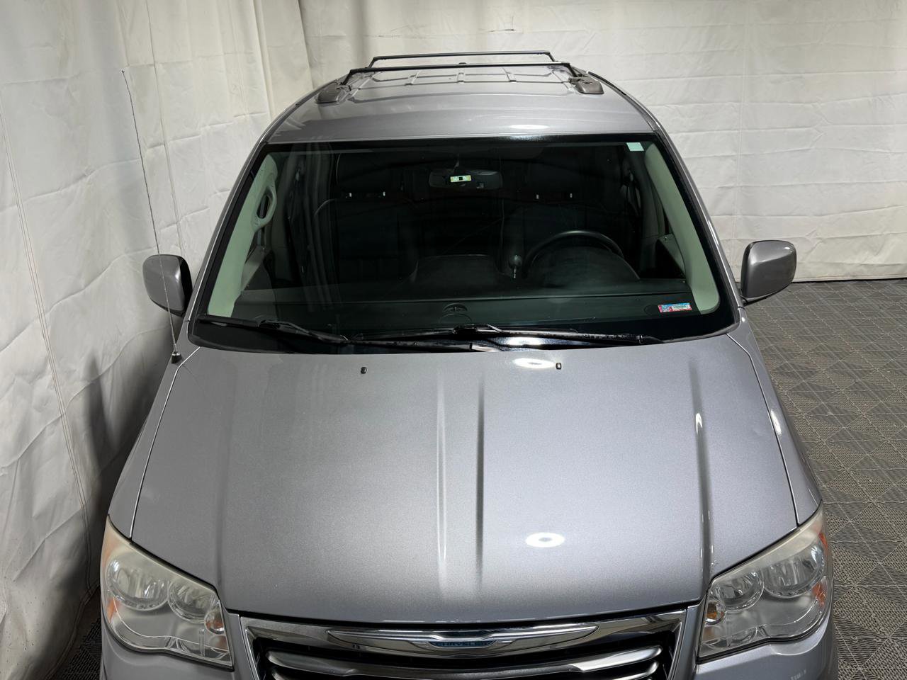 Used 2014 Chrysler Town & Country Touring FWD image 3