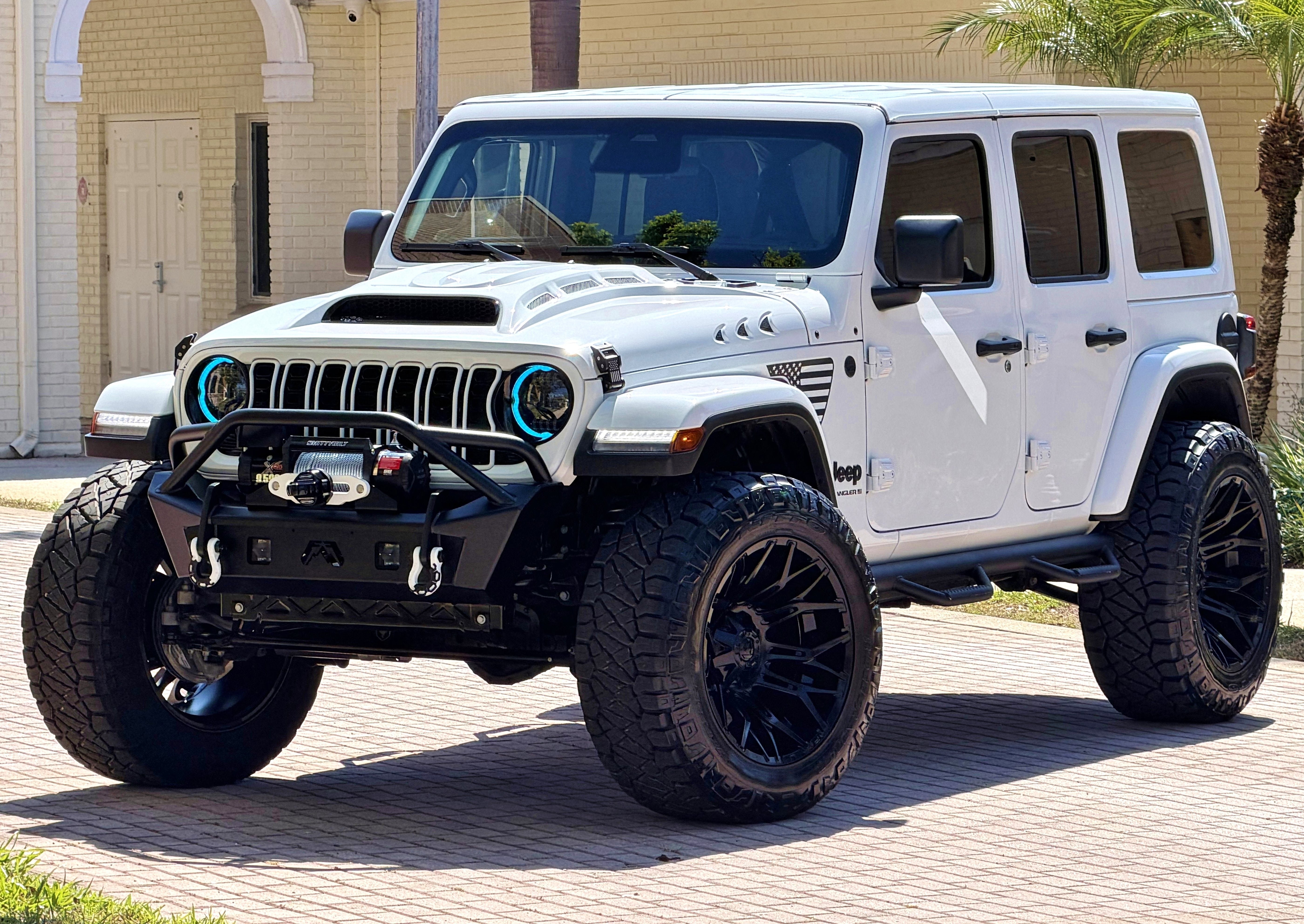 Used 2026 Jeep Wrangler Sahara AWD/4WD image 3