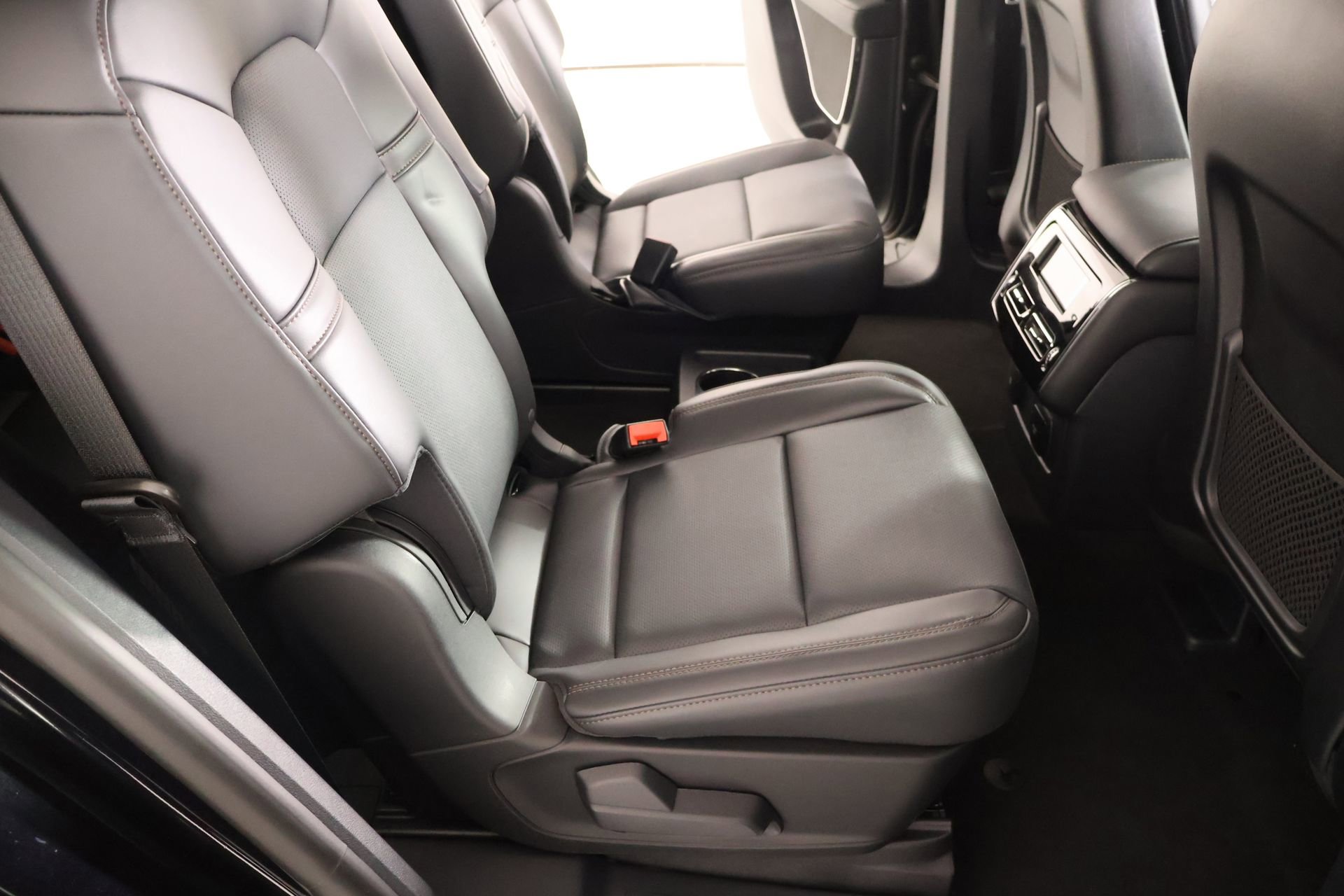 New 2026 Lincoln Aviator 2WD w/ Jet Appearance Package image 15